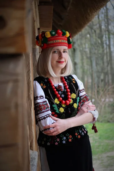 Ukrainian Woman Traditional Ukrainian National Costume — стоковое фото