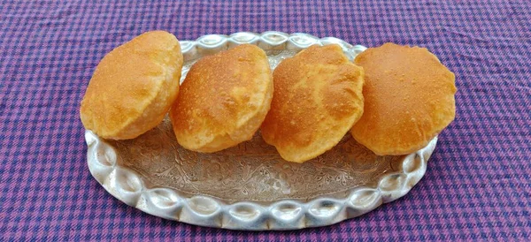 Comida Tradicional India Puri Poori Frito Roti Fondo Borroso Bokeh —  Fotos de Stock