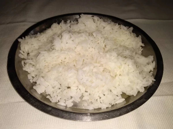 Reis Einer Schüssel Auf Weißem Hintergrund — Stockfoto