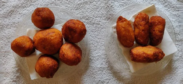 Saftige Hausgemachte Schnitzel Rind Schwein Huhn Auf Weißem Hintergrund Die — Stockfoto