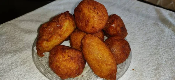 Chuletas Caseras Jugosas Carne Res Cerdo Pollo Sobre Fondo Blanco —  Fotos de Stock