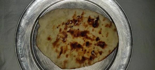 Fokhagymás Naan Nano Kenyér Tálban — Stock Fotó