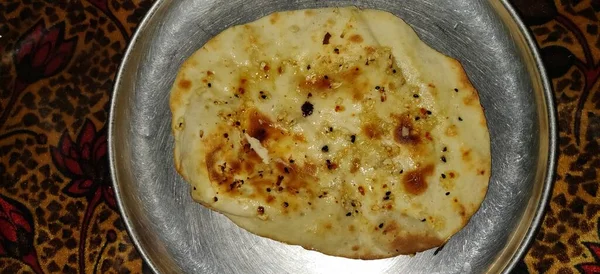 Naan Bawang Putih Roti Nan Disajikan Dalam Piring — Stok Foto