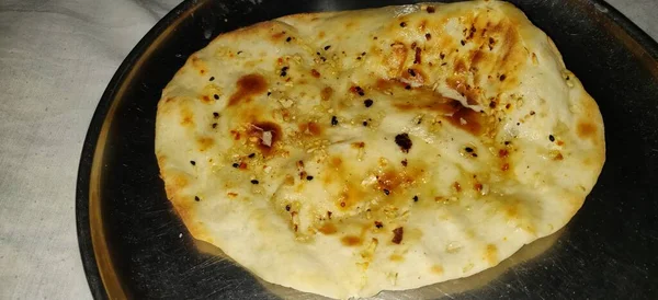 Naan Bawang Putih Roti Nan Disajikan Dalam Piring — Stok Foto