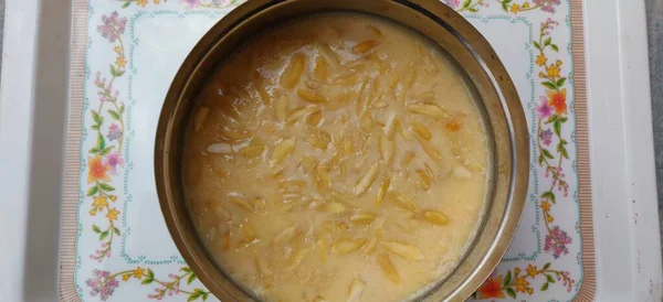 大米Kheer或Firni或Chawalkikhir是来自印度次大陆的布丁 由沸腾的牛奶 糖和大米制成 在碗中食用 — 图库照片