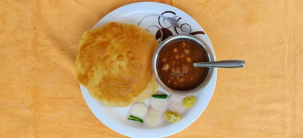 Chole Bhature Chick Erwt Curry Fried Puri Geserveerd Servies Witte — Stockfoto