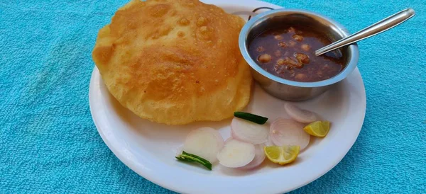 Chole Bhature Chick Erwt Curry Fried Puri Geserveerd Servies Witte — Stockfoto