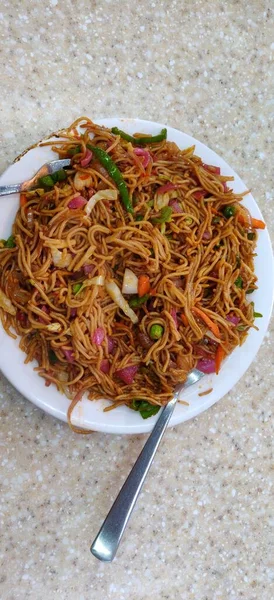 Stir Fry Noodles Vegetables Beef Plate Slate Background Close Top — Stock Photo, Image