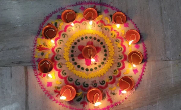 Diwali Oslava Diya Olejové Lampy Svítí Barevné Rangoli — Stock fotografie