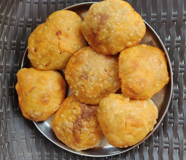 Köstliche Rajasthani Kachori Bereit Mit Sauce Serviert Nahaufnahme Von Oben — Stockfoto