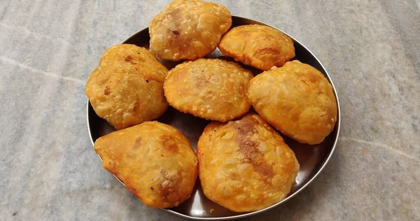 Ízletes Rajasthani Kachori Kész Mártással Tálalva Felülnézet — Stock Fotó