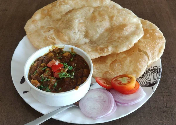 Chole Bhature Chick Pea Curry Fried Puri Served Terracotta Crockery — Stock Photo, Image