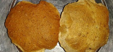 Yeni pişmiş ev yapımı kızarmış Chapati 'nin yakın plan çekimi..