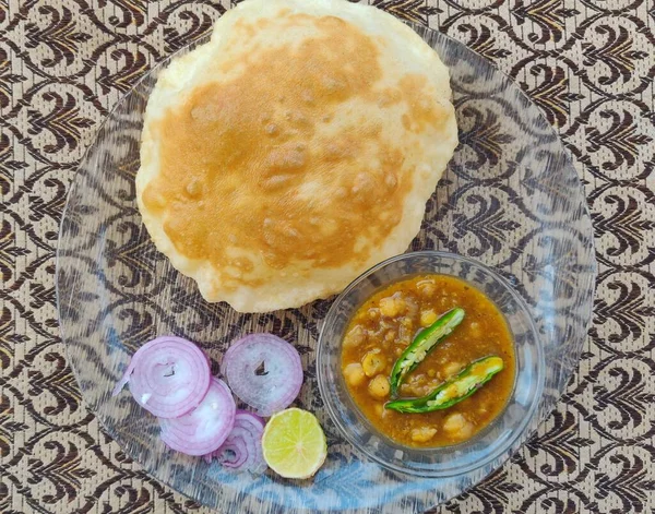 Chole Bhature Chick Erwt Curry Fried Puri Geserveerd Servies Witte — Stockfoto