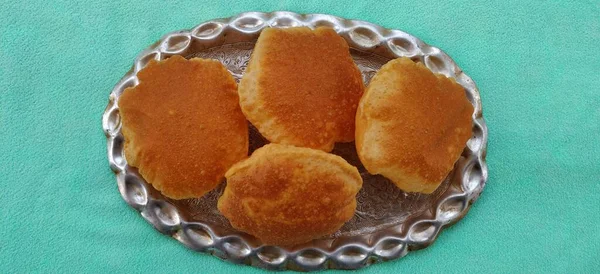 Comida Tradicional India Puri Poori Frito Roti Fondo Borroso Bokeh —  Fotos de Stock