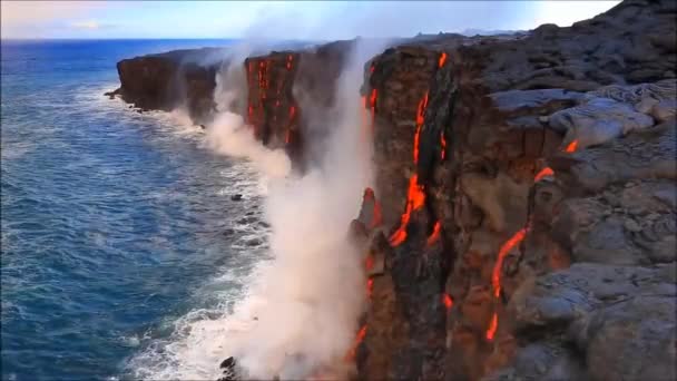 Hot Lava Flows Mountain Hawaii — Stockvideo