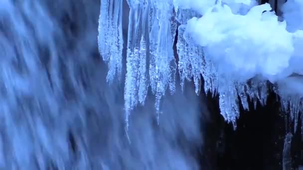Detailní Záběr Křišťálové Vodopády Ledem — Stock video