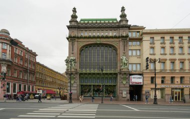 Nevsky Prospect 'teki Lüks Eliseevsky mağazası