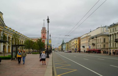 Nevsky Prospekt 'te sonbahar kasvetli sabahı