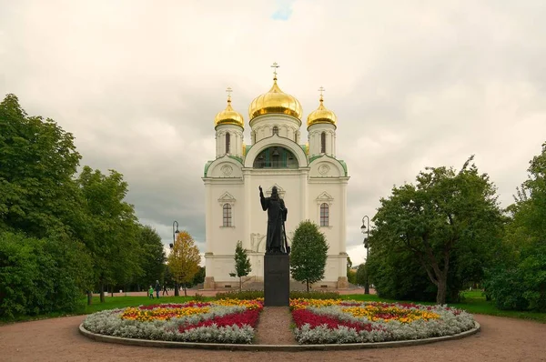 Catherine Cathedral Tsarskoe Selo Standbeeld Voor Hoofdingang — Stockfoto