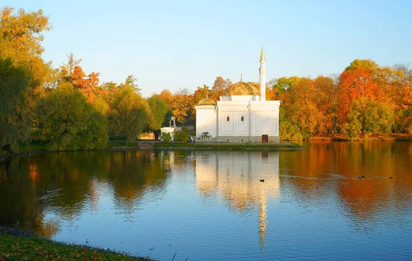 Manhã Outono Passeio Parque Catherine Tsarskoe Selo Pavilhão Banho Turco — Fotografia de Stock