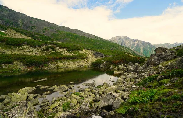 Συναρπαστική Καλοκαιρινή Πεζοπορία Στην Buryatia Ορεινή Λίμνη — Φωτογραφία Αρχείου