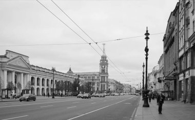 Nevsky Prospekt 'te sonbahar kasvetli sabahı