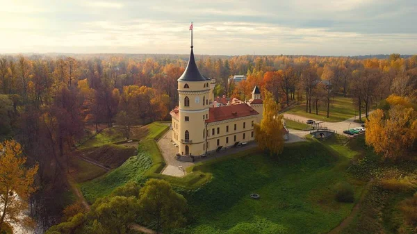 巴甫洛夫斯克市城堡马里兰公园五彩缤纷的秋天风景 — 图库照片