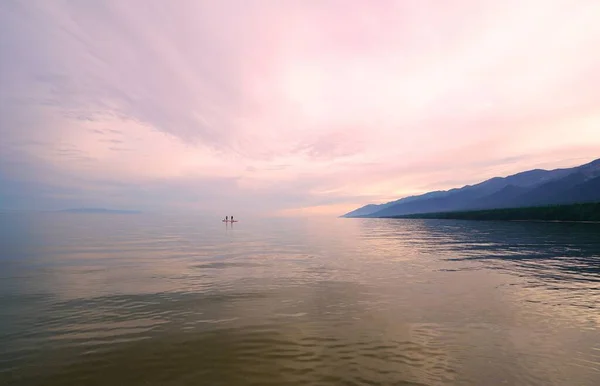 Paisaje Verano Tarde Orilla Baikal Cerca Península Svyatoy Nos Puesta —  Fotos de Stock