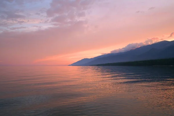 Paisaje Verano Tarde Orilla Baikal Cerca Península Svyatoy Nos Puesta —  Fotos de Stock