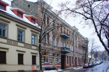 Şehir merkezindeki binaların cephelerinin mimari tasarımının bir parçası.