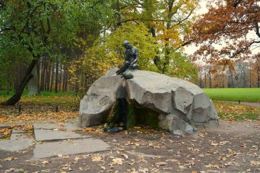 Sonbahar sabahı ve Tsarskoe Selo 'daki Catherine Park' ta yürüyüş.