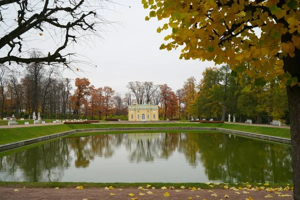 Mañana Otoño Paseo Por Parque Catherine Tsarskoe Selo — Foto de Stock