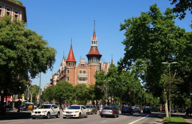 Şehir merkezindeki cephe ve iç mekanların tasarımının bir parçası, Art Nouveau stilinde mimari başyapıtlar