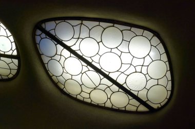 Şehir merkezindeki cephe ve iç mekanların tasarımının bir parçası, Art Nouveau stilinde mimari başyapıtlar