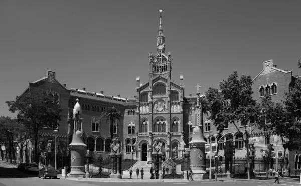 Şehir merkezindeki cephe ve iç mekanların tasarımının bir parçası, Art Nouveau stilinde mimari başyapıtlar