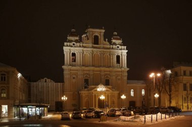 Şehir merkezindeki binaların cephelerinin mimari tasarımının bir parçası.