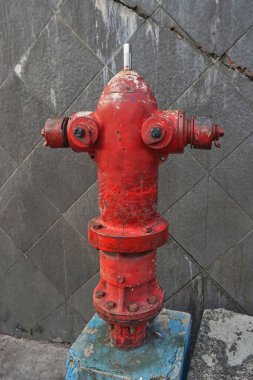 Kaldırımdaki yangın musluğuna yakın çekim