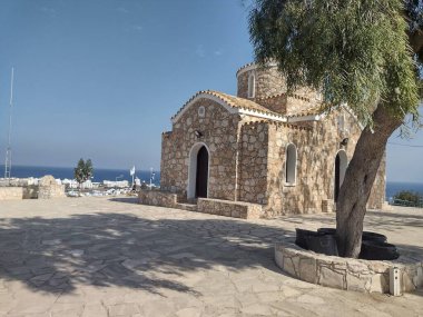 Protaras 'ta eski bir kilise olan Kutsal Peygamber Elijah' ın Şapeli.)