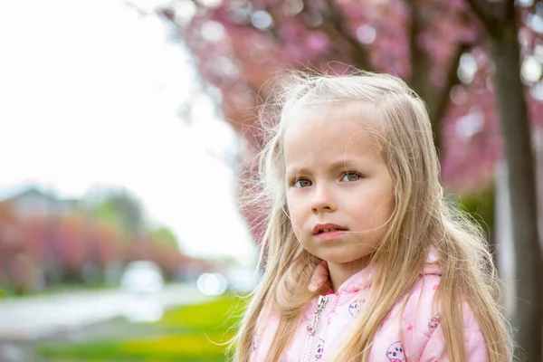 Portret Pięknej Dziewczyny Parku — Zdjęcie stockowe
