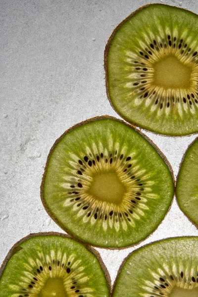 Buah Kiwi Organik Segar Diiris Bingkai Makanan Dengan Ruang Fotokopi — Stok Foto