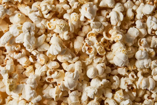 Karmel Pop Tle Kukurydzy Izolowany Stos Popcornu — Zdjęcie stockowe