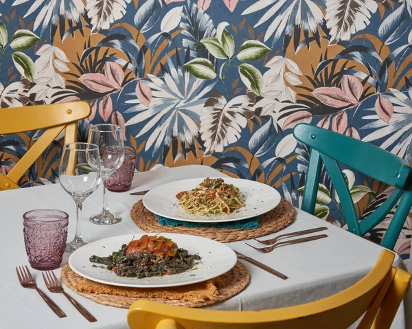 Elegant Delicious Italian Pasta Dishes Served White Plate Restaurant Food — Fotografia de Stock