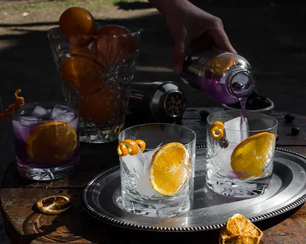 Woman Hand Serving Refreshing Purple Drink Ice Orange Slice Concept — Stockfoto