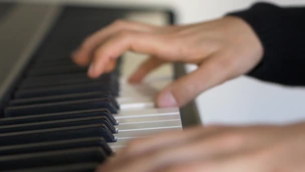 Крупный план "Female Hands Playing The Piano, Slow Motion" — стоковое видео