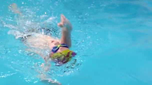 Caucasian Young Healthy Child Wear Goggles Forehead Freestyle Swims His — Stockvideo