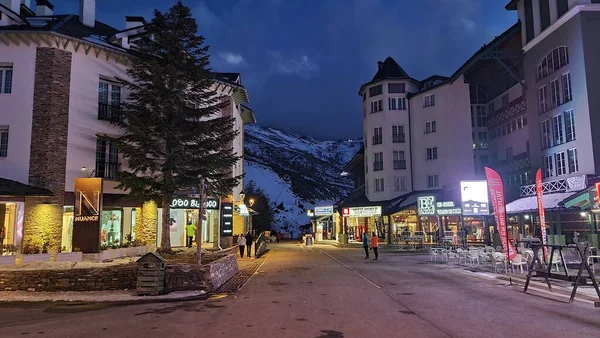 Sierra Nevada kış tatilleri karda