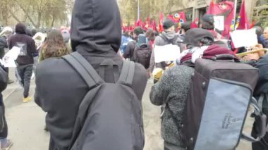 SANTIAGO, ŞİLİ - 4 Eylül 2022: askeri diktatörlükteki zorla kaybolmalar için gösteri. Yüksek kaliteli FullHD görüntüler