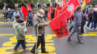 SANTIAGO, ŞİLİ - 4 Eylül 2022: askeri diktatörlükteki zorla kaybolmalar için gösteri. Yüksek kaliteli FullHD görüntüler