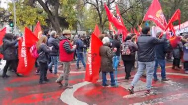 SANTIAGO, ŞİLİ - 4 Eylül 2022: askeri diktatörlükteki zorla kaybolmalar için gösteri. Yüksek kaliteli FullHD görüntüler